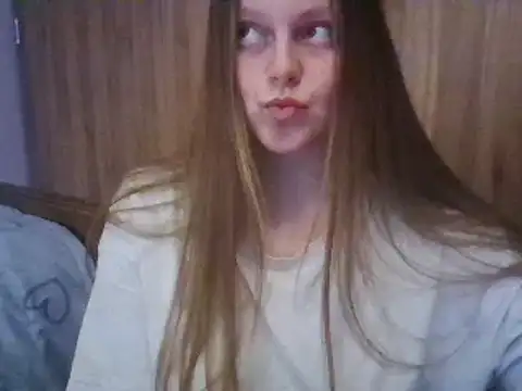 Evasapples online show from February 20, 2025, 9:09 pm