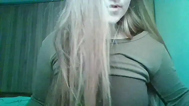 Evasapples online show from December 19, 2025, 6:54 pm