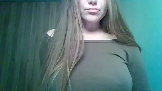 Snapshot of Evasapples chatting on June 17, 2026, 9:25 pm Evasapples online show from June 17, 2026, 9:25 pm