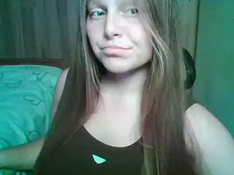 Evasapples online show from October 17, 2025, 9:49 pm