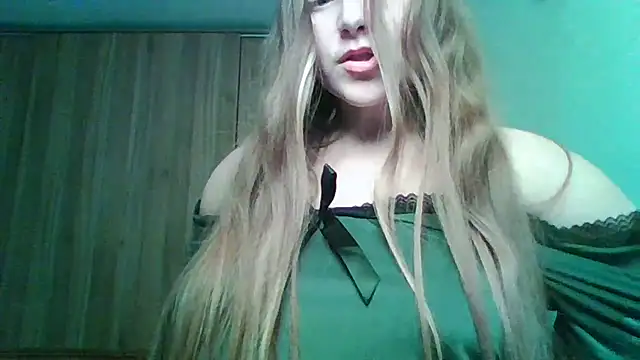 Evasapples online show from January 12, 2026, 10:25 pm