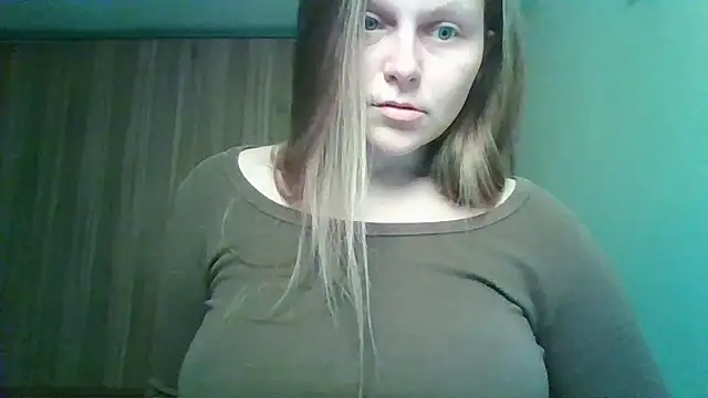 Evasapples online show from March 5, 2026, 9:54 pm