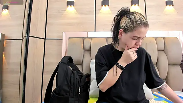 Snapshot of dorothy_vegga chatting on December 19, 2025, 3:43 am dorothy vegga online show from December 19, 2025, 3:43 am