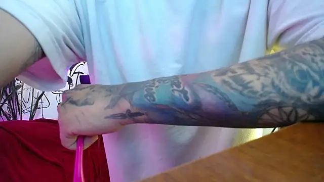 Snapshot of tatouagendecouple chatting on December 11, 2024, 8:36 am tatouagendecouple online show from December 11, 2024, 8:36 am
