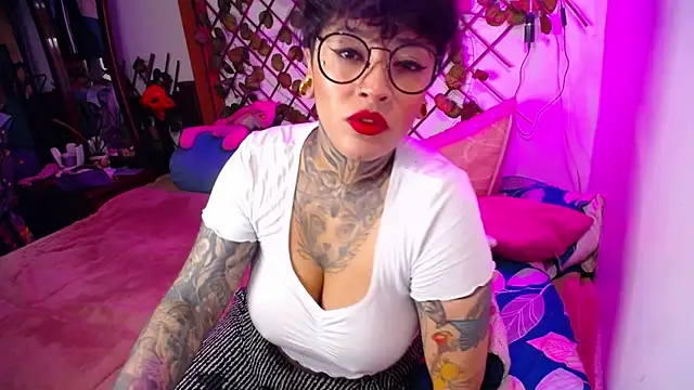 Snapshot of tatouagendecouple chatting on September 14, 2025, 4:51 pm tatouagendecouple online show from September 14, 2025, 4:51 pm