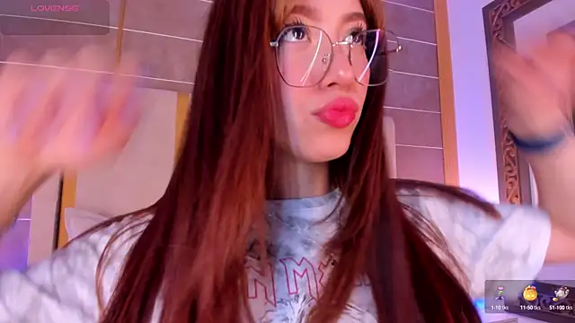 Snapshot of AbigailCarter chatting on October 7, 2025, 11:06 pm AbigailCarter online show from October 7, 2025, 11:06 pm