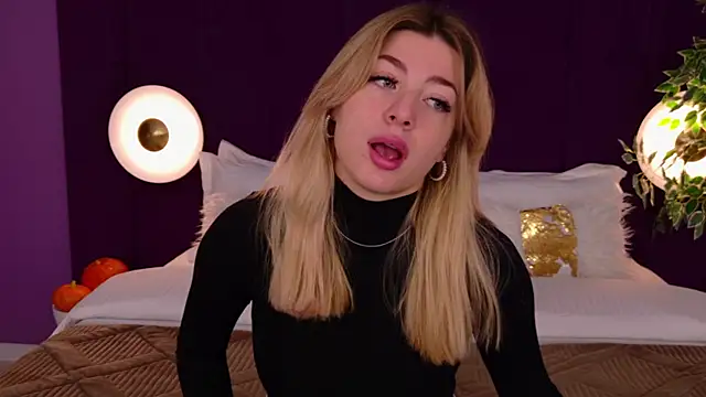 Snapshot of HelenaMorgan chatting on October 15, 2025, 3:05 am HelenaMorgan online show from October 15, 2025, 3:05 am