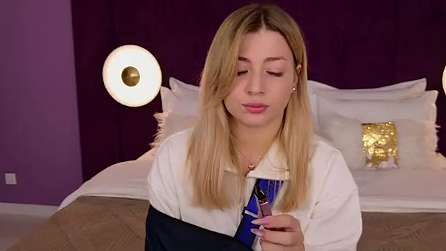 Snapshot of HelenaMorgan chatting on October 10, 2025, 3:07 am HelenaMorgan online show from October 10, 2025, 3:07 am