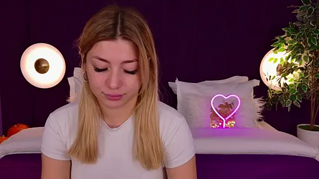 Snapshot of HelenaMorgan chatting on October 18, 2025, 3:08 am HelenaMorgan online show from October 18, 2025, 3:08 am