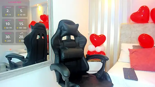 Snapshot of Tayra_Pradit chatting on February 15, 2025, 10:10 pm Tayra Pradit online show from February 15, 2025, 10:10 pm