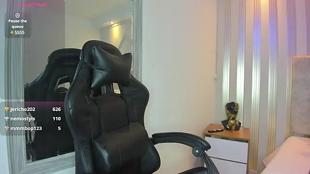 Snapshot of Tayra_Pradit chatting on March 5, 2025, 2:25 am Tayra Pradit online show from March 5, 2025, 2:25 am