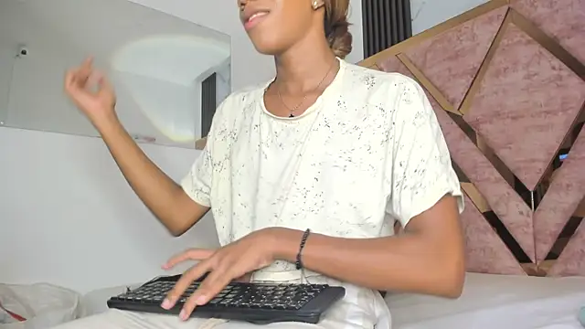 Snapshot of tifany_bigdick chatting on October 3, 2025, 6:42 pm tifany bigdick online show from October 3, 2025, 6:42 pm