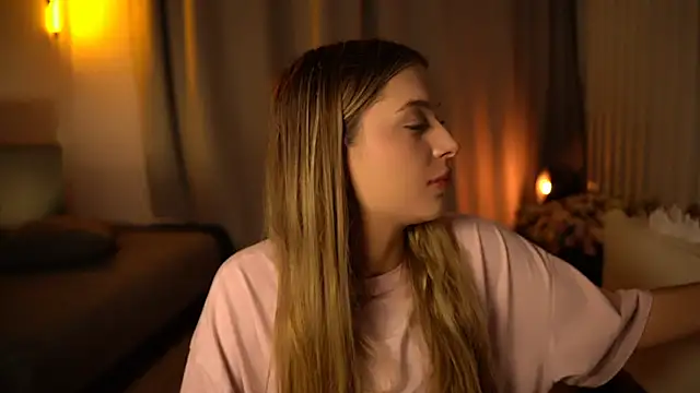 Snapshot of elisa_moon chatting on December 12, 2024, 4:26 am elisa moon online show from December 12, 2024, 4:26 am