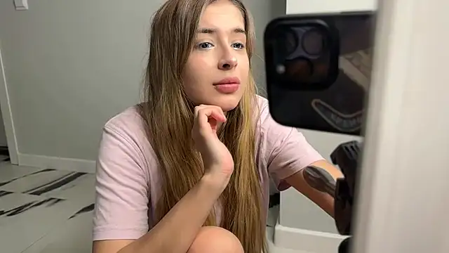 Snapshot of elisa_moon chatting on February 6, 2025, 11:58 pm elisa moon online show from February 6, 2025, 11:58 pm