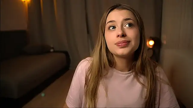 Snapshot of elisa_moon chatting on December 21, 2024, 5:07 pm elisa moon online show from December 21, 2024, 5:07 pm