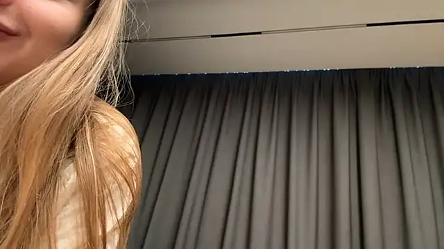 Snapshot of elisa_moon chatting on December 26, 2024, 7:45 am elisa moon online show from December 26, 2024, 7:45 am