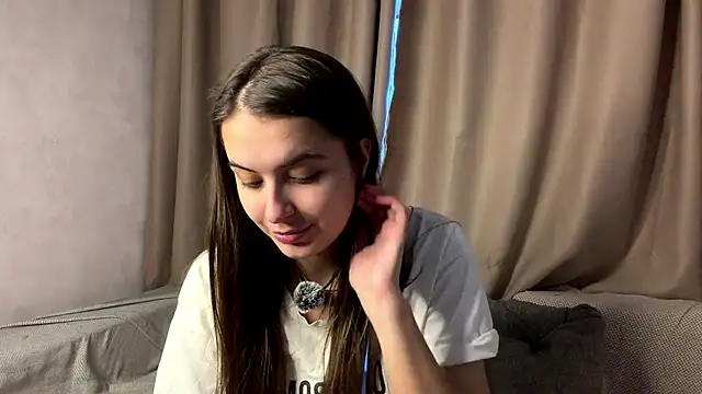 Snapshot of elisa_moon chatting on March 24, 2026, 3:01 pm elisa moon online show from March 24, 2026, 3:01 pm