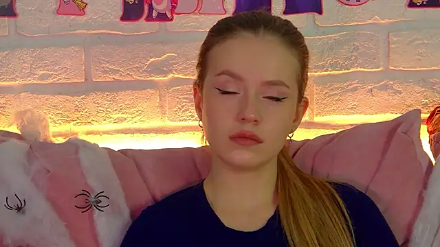 MilanaBalmain online show from November 1, 2025, 8:19 am