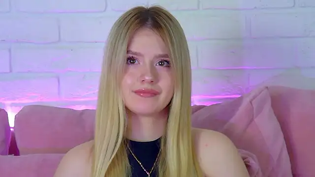 MilanaBalmain online show from February 18, 2026, 7:54 pm