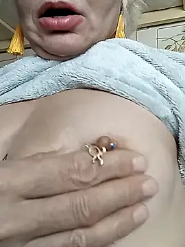 Snapshot of Gardener_of_Illusions chatting on October 18, 2025, 3:19 am Gardener of Illusions online show from October 18, 2025, 3:19 am