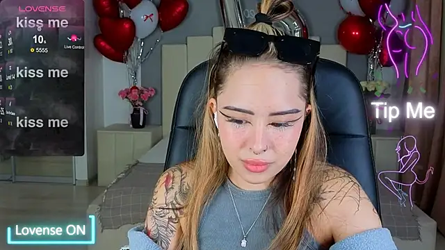 Snapshot of baby__kim chatting on October 2, 2025, 5:11 am baby  kim online show from October 2, 2025, 5:11 am