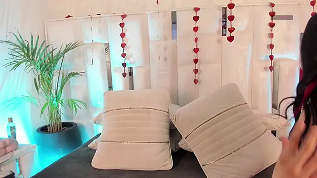 Snapshot of im_nika_ chatting on February 15, 2026, 1:43 pm im nika online show from February 15, 2026, 1:43 pm