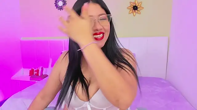 estrella bigboobs14 online show from October 1, 2025, 6:23 pm