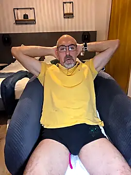 Snapshot of Crosss-23cm chatting on October 2, 2025, 6:44 pm Crosss-23cm online show from October 2, 2025, 6:44 pm