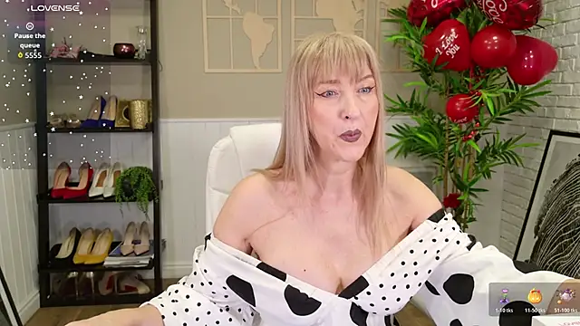 Snapshot of LadyLeea chatting on February 14, 2026, 5:40 am LadyLeea online show from February 14, 2026, 5:40 am