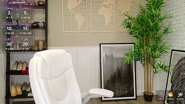 Snapshot of LadyLeea chatting on September 27, 2025, 5:13 am LadyLeea online show from September 27, 2025, 5:13 am