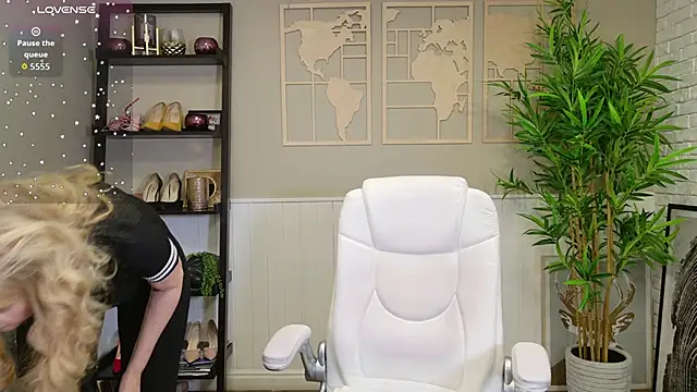 LadyLeea online show from May 26, 2026, 4:32 am