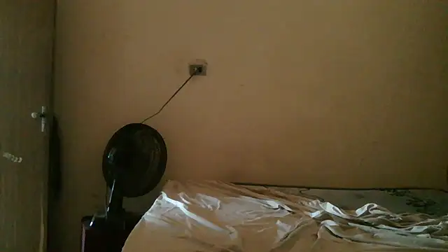 Snapshot of pornstarbrezillian chatting on October 25, 2025, 1:34 pm pornstarbrezillian online show from October 25, 2025, 1:34 pm