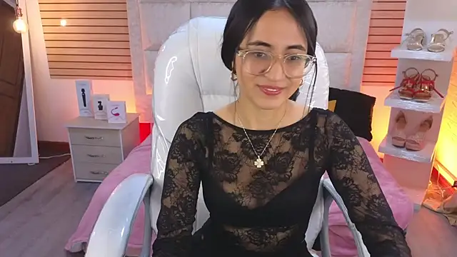 Mia Fischer online show from June 3, 2026, 2:33 pm