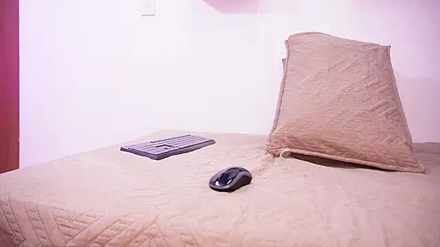 samantha sw online show from September 18, 2025, 3:09 am