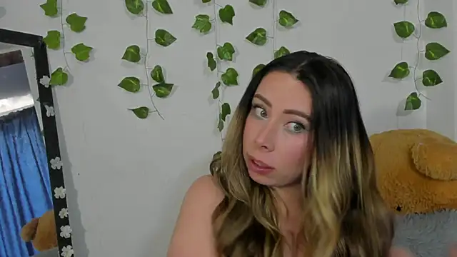 JanneKim online show from November 18, 2025, 6:55 pm