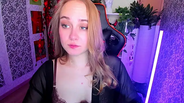 Snapshot of LianaBright chatting on February 19, 2026, 2:19 am LianaBright online show from February 19, 2026, 2:19 am