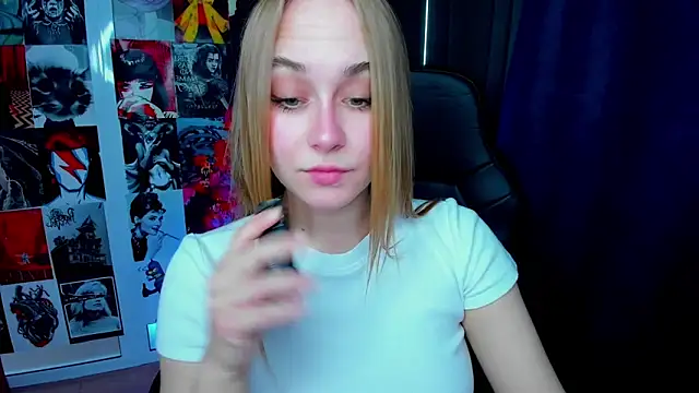 Snapshot of LianaBright chatting on May 5, 2026, 1:41 am LianaBright online show from May 5, 2026, 1:41 am