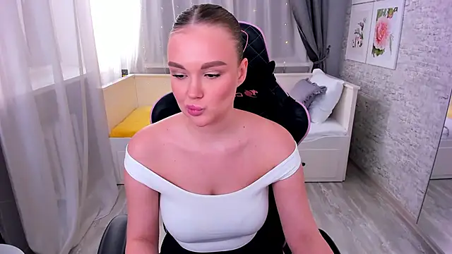 Snapshot of KiraDaring chatting on February 6, 2025, 4:36 pm KiraDaring online show from February 6, 2025, 4:36 pm