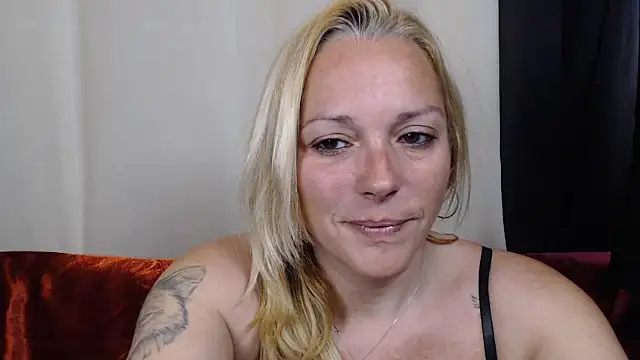 Doucelouve9 online show from March 6, 2026, 9:15 am