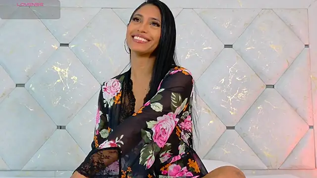 Snapshot of Anna_risse chatting on October 6, 2025, 4:13 am Anna risse online show from October 6, 2025, 4:13 am