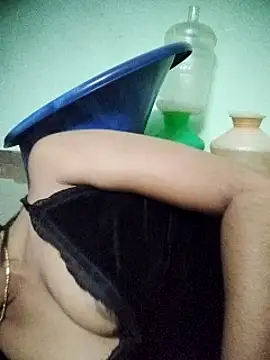 aadhini01 online show from February 24, 2025, 4:26 pm