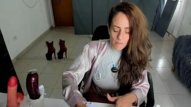 jessiburningheels online show from February 5, 2025, 12:38 pm