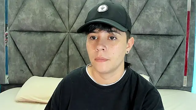 Snapshot of AbbySmiitth_ chatting on February 6, 2026, 10:50 pm AbbySmiitth online show from February 6, 2026, 10:50 pm