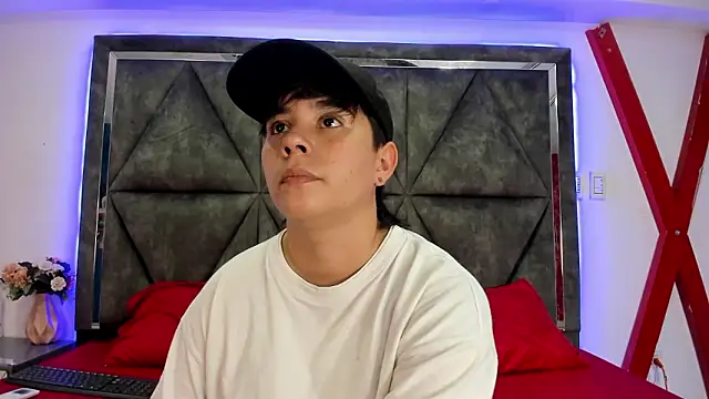 Snapshot of AbbySmiitth_ chatting on February 17, 2026, 6:38 pm AbbySmiitth online show from February 17, 2026, 6:38 pm