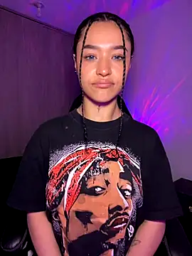 Crystal Dluna online show from October 13, 2025, 5:14 pm