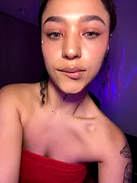 Crystal Dluna online show from October 15, 2025, 2:58 pm