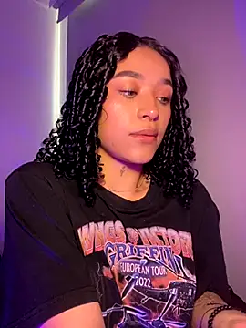 Crystal Dluna online show from September 23, 2025, 9:33 pm