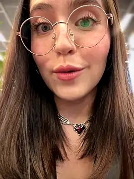 Snapshot of meow_girl chatting on October 20, 2025, 10:38 am meow girl online show from October 20, 2025, 10:38 am