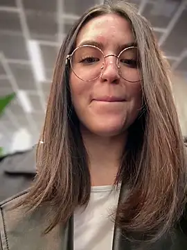 Snapshot of meow_girl chatting on October 11, 2025, 12:06 pm meow girl online show from October 11, 2025, 12:06 pm