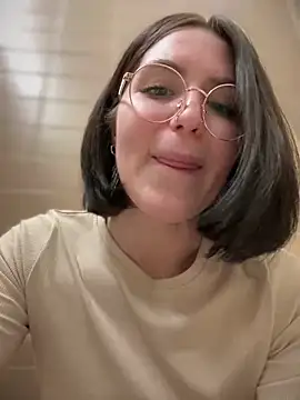 Snapshot of meow_girl chatting on January 11, 2025, 1:11 pm meow girl online show from January 11, 2025, 1:11 pm